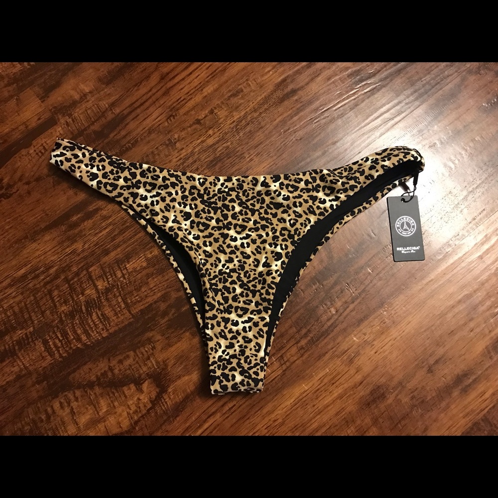 NWT- leopard print bikini bottom